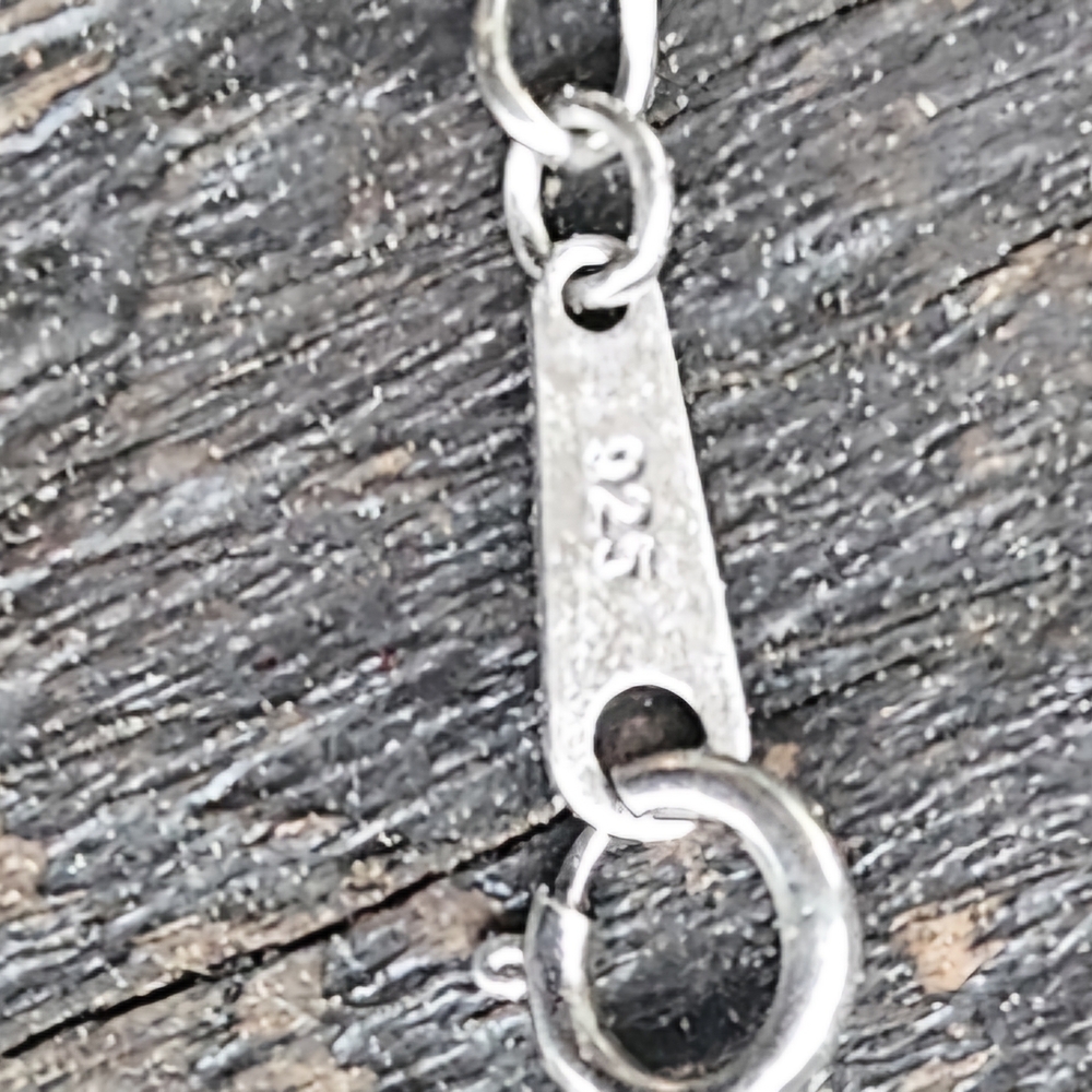Elegant Silver Cross Pendant Necklace - Picture 3 of 7